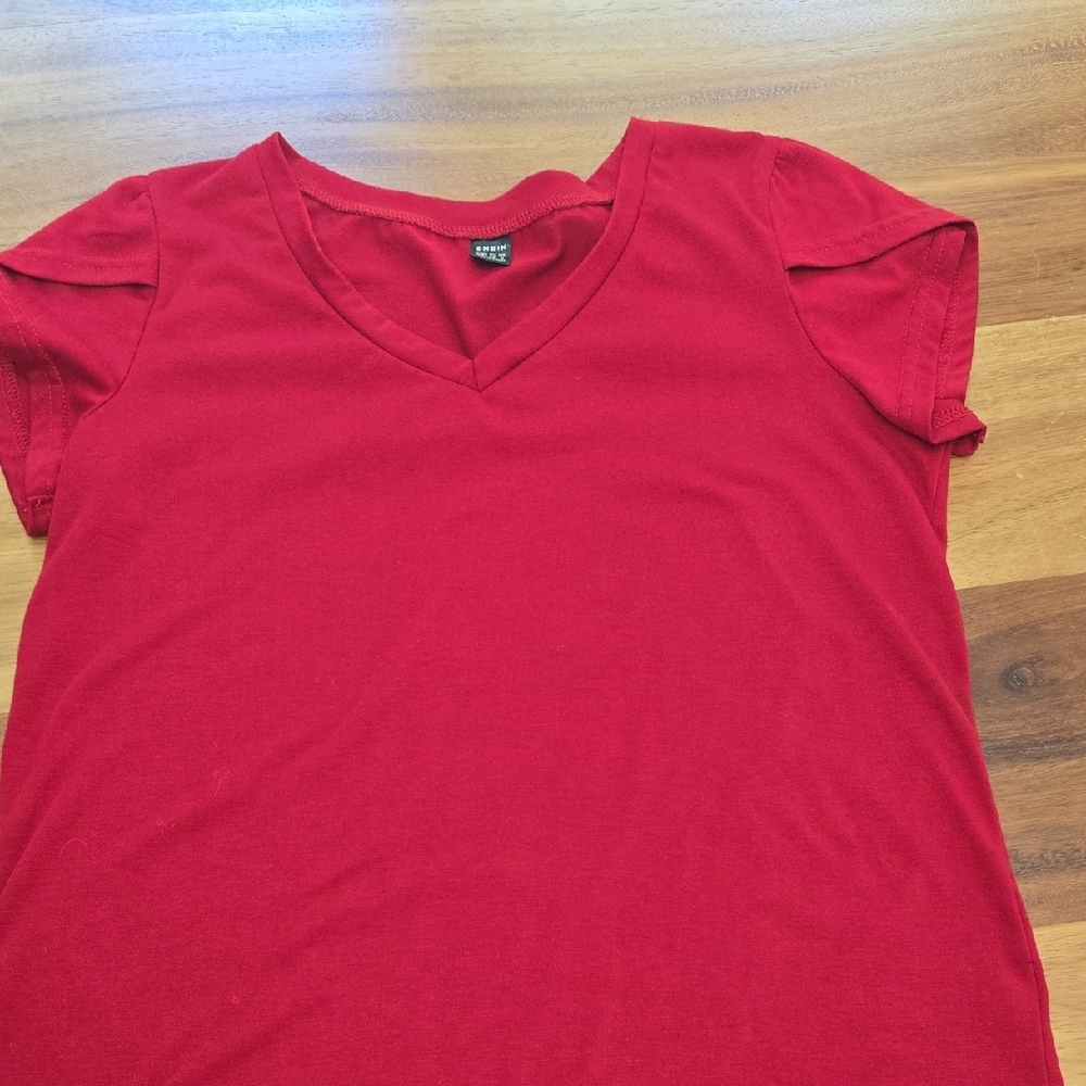 SHEIN Red Short Sleeve V-Neck Tee